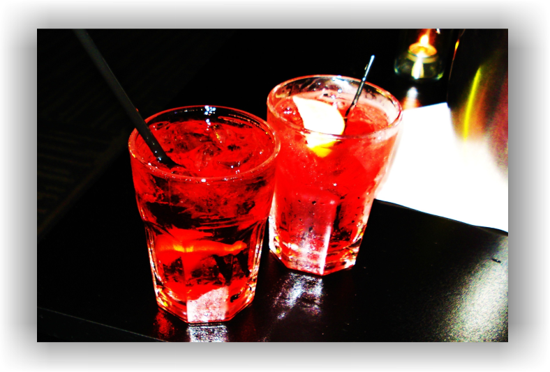 tablou bar & club - red drink
